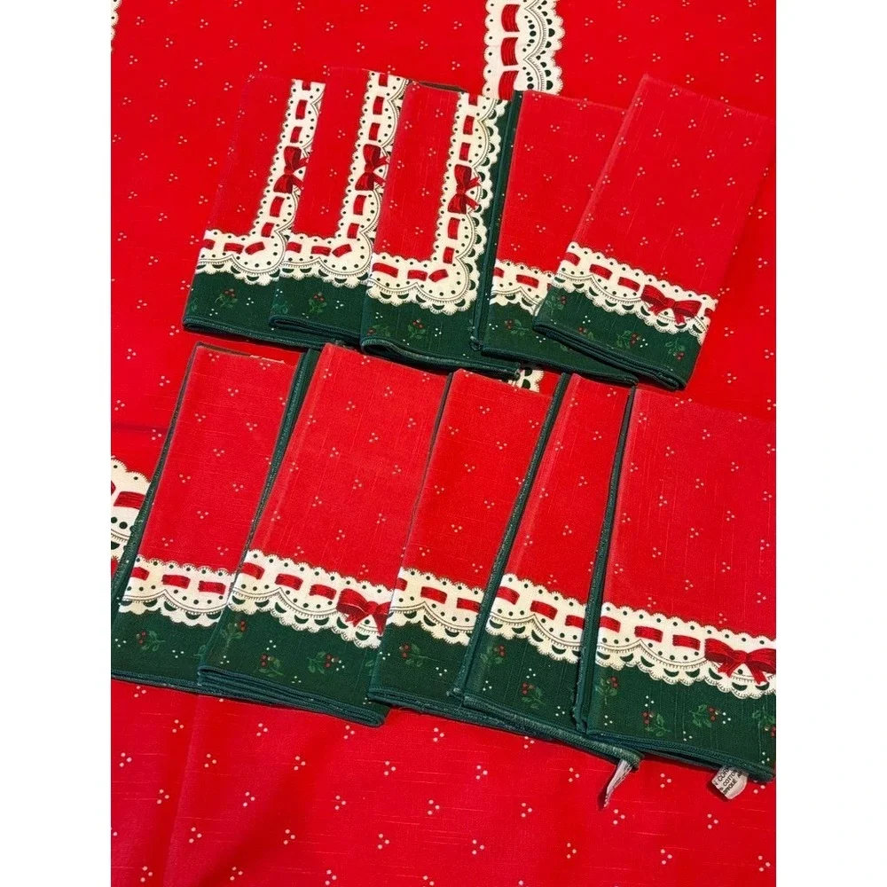 Vtg 60s Mid Century Christmas Tablecloth With 10 Napkins - approx 60